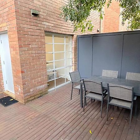 East Melbourne Unit With Courtyard Exterior foto