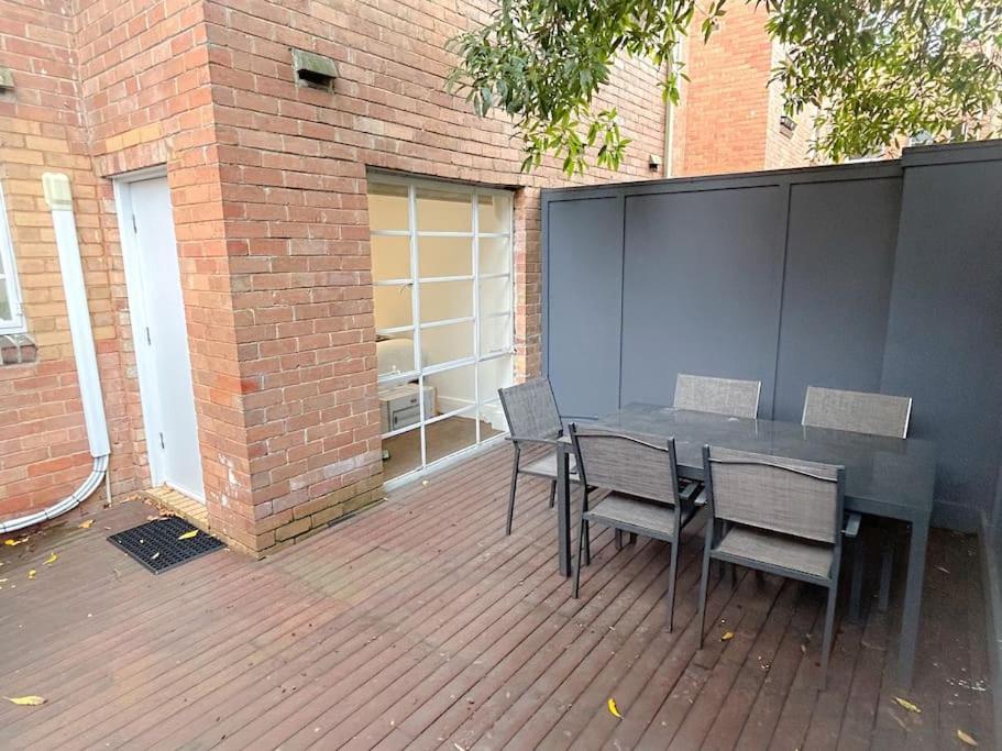 East Melbourne Unit With Courtyard Exterior foto